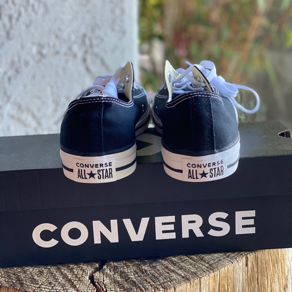 Chuck Taylor All Star UNISEX LOW TOP SHOE - Picture 2 of 4